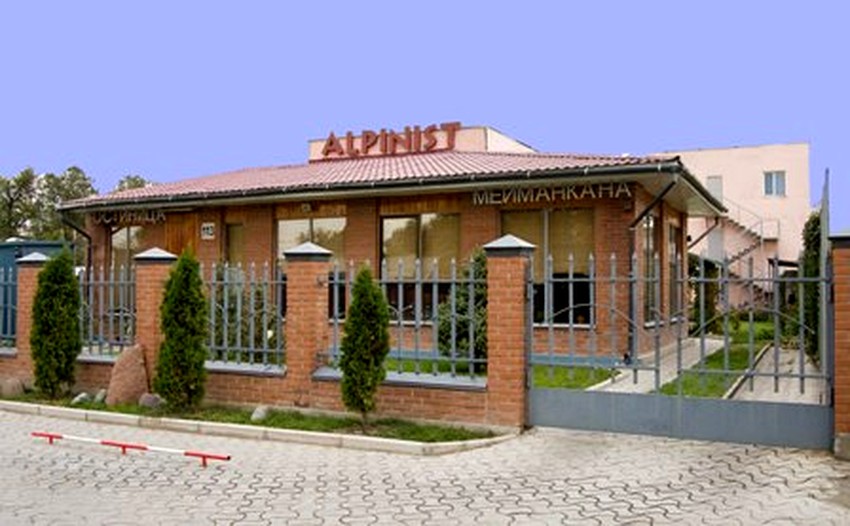 the-alpinist-hotel